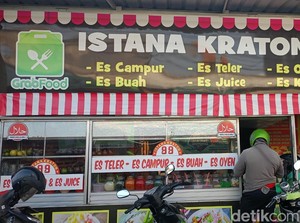 Segarnya Es Campur Istana Kraton Surabaya, Porsi Royal Harga Murah
