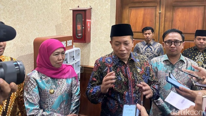 Gubernur Khofifah Indar Parawansa dan Menteri Koperasi RI Ferry Juliantono