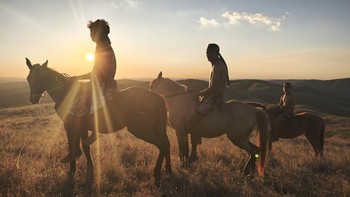 Bezel layar dibuat sangat tipis berkat teknologi LIPO generasi baru, memberikan tampilan lebih imersif. Foto: detikINET/Anggoro Suryo Jati