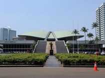 Lita dan Syamsul Gugat MK Minta Hapus Uang Pensiun Anggota DPR, Ini Alasannya