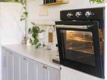 Rak Oven Penuh Kerak Usai Bikin Kue Lebaran? Pakai Cara Ini Bisa Kinclong Lagi