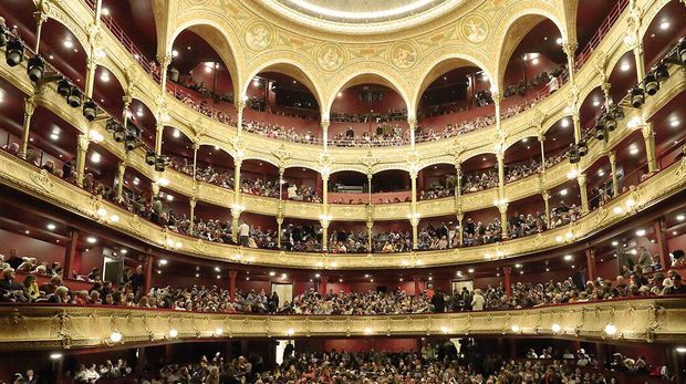 Interior salah satu aula di Theatre du Chatelet.