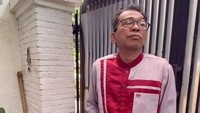 Jarwo Kwat mengambil bisnis kontrakan karena dirasa aman. Yang aman saja investasi, karena saya orangnya gak pintar bisnis. Kontrakan kan perawatan juga jarang, gak begitu berat, ujarnya dilihat di YouTube Insertlive, Rabu (24/9/2025). (Foto: dok Instagram jarwokuat_)