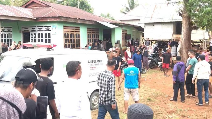 Jenazah mahasiswa UNG tewas usai Diksar Mapala tiba di Muna, Sultra.