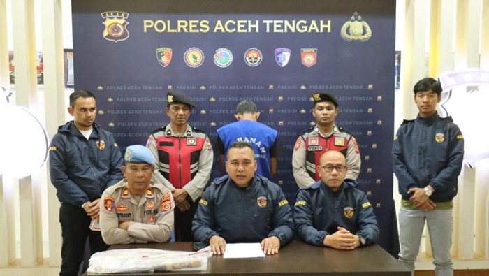 Kades di Kecamatan Bintang, Aceh Tengah, BT (54) ditangkapkarena diduga mengalihfungsikan hutan lindung menjadi kebun kopi dan alpukat. (dok. Polres Aceh Tengah)