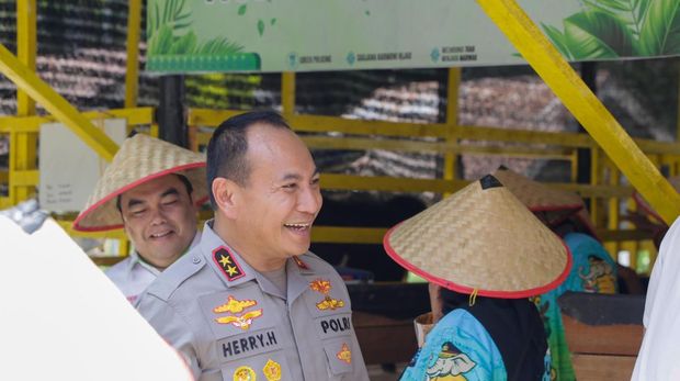 Kapolda Riau rayakan Hari Tani Nasional bareng petani di Tabung Harmoni Hijau, Rabu (24/9/2025).