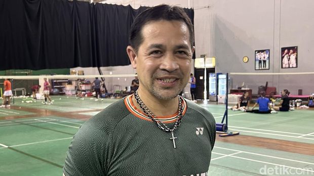 Pelatih Kepala Ganda Putri Pelatnas PBSI Karel Mainaky