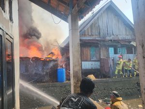 7 Rumah di Palembang Kebakaran, Diduga karena Korsleting Charger HP