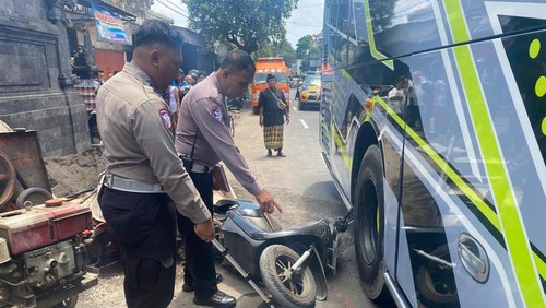 Lokasi kecelakaan yang menewaskan I Kadek A saat terlindas bus di Jalan Nakula, Denpasar, Rabu (24/9/2025). (Dok Polresta Denpasar).