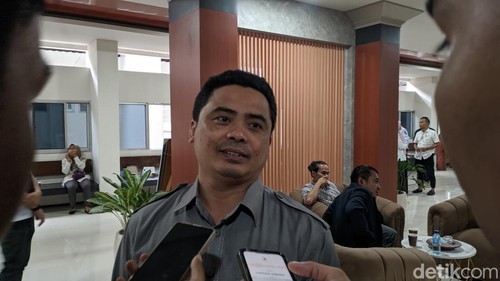 Ketua Komisi I DPRD NTB Mohammad Akri ditemui di kantor Gubernur NTB, Rabu (24/9/2025). (Ahmad Viqi/detikBali).