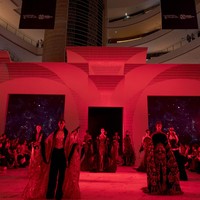 Penampilan perdana selebgram dan kreator konten Agnes Jennifer sebagai model catwalk mewarnai peragaan koleksi karya desainer ternama Tex Saverio. Perhelatan tersebut digelar sebagai pembuka rangkaian acara mode Fashion Nation 2025 di Senayan City, Jakarta, baru-baru ini. (Foto: Dok. Senayan City)