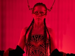 Potret Agnes Jennifer Debut di Catwalk, Tampilkan Koleksi Tex Saverio