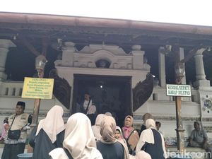 Wisata Religi di Cirebon: Singgah di Makam Para Wali