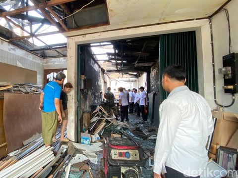 Kondisi terkini rumah produksi pigura di Palebon, Kecamatan Pedurungan, Kota Semarang, usai kebakaran, Rabu (24/9/2025).