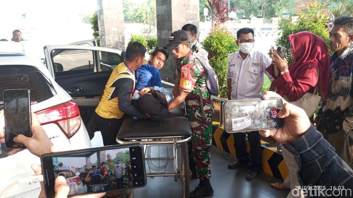 Korban keracunan MBG di SMK Palang Tuban