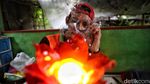 Limbah Plastik Disulap Jadi Lampu Hias yang Menguntungkan