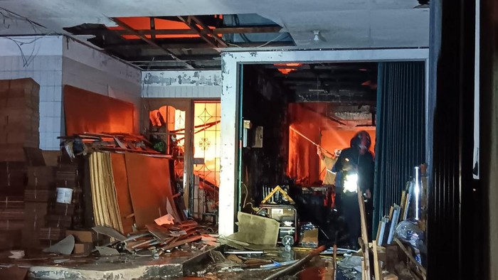 Lokasi rumah pembuat pigura terbakar di Palebon Semarang.