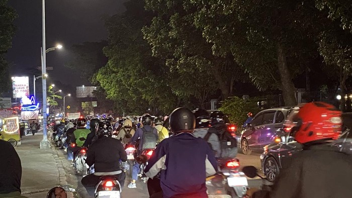 Macet di Lenteng Agung arah Depok malam ini (Devi/detikcom)
