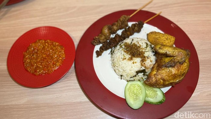 Mades: Ayam Sambal Asap hingga Nasi Goreng Sengkel di Warung Anak Jaksel