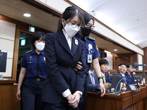 Video Penampilan Eks Ibu Negara Korsel di Sidang Korupsi Perdana
