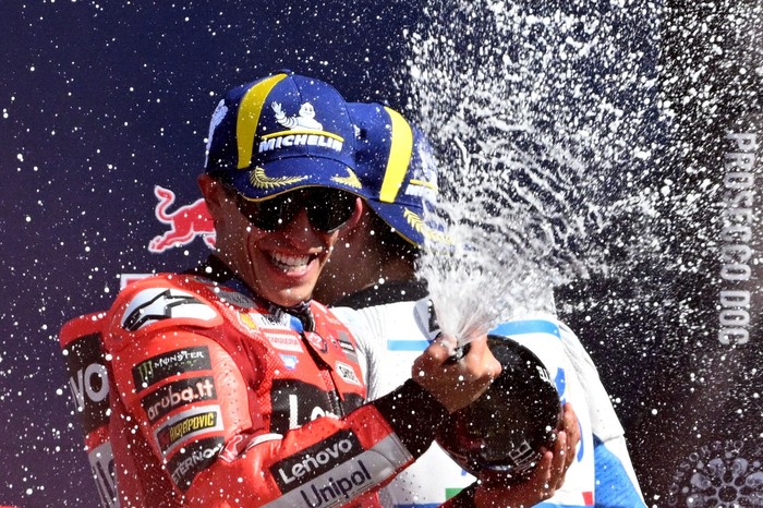 MotoGP - San Marino Grand Prix - Misano World Circuit Marco Simoncelli, Misano, Italy - Spetember 14, 2025 Ducati Lenovo Teams Marc Marquez celebrates on the podium after winning the San Marino Grand Prix with third placed BK8 Gresini Racing MotoGPs Alex Marquez REUTERS/Jennifer Lorenzini