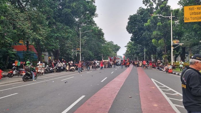 Massa buruh mulai tinggalkan Patung Kuda (Taufiq/detikcom)