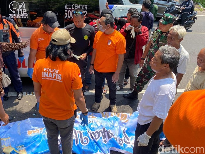 Mayat pria ditemukan di selokan tepi Jalan Diponegoro, Kelurahan Tegalsari, Candisari, Kota Semarang, Rabu (24/9/2025).