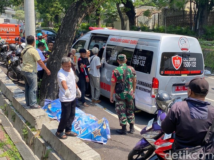 Mayat pria ditemukan di selokan tepi Jalan Diponegoro, Kelurahan Tegalsari, Candisari, Kota Semarang, Rabu (24/9/2025).