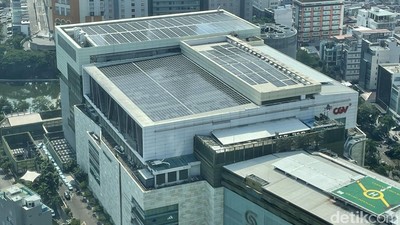 Melihat dari Udara Atap Panel Surya di Mal Jakarta