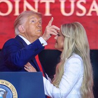 Sementara itu, dalam pidatonya, Trump menyebut Kirk sebagai pahlawan yang gugur demi kebebasan Amerika. Foto: Getty Images/Joe Raedle