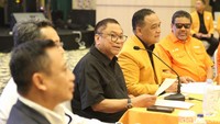 Terlihat sejumlah parpol yang hadir adalah Partai Bulan Bintang (PBB), Partai Buruh, Perindo, PKN, Partai Prima, PPP, Partai Berkarya, Hanura, dan Partai Ummat.