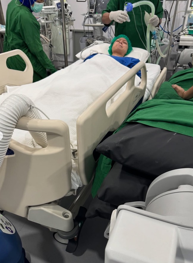 Operasi skoliosis tersebut menjadi pengalaman operasi yang pertama bagi Nada. Karena operasi tersebut, Nada harus menginap di rumah sakit selama 12 hari. Foto: Instagram/@nada_tarina_putri