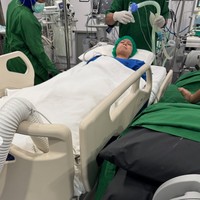 Operasi skoliosis tersebut menjadi pengalaman operasi yang pertama bagi Nada. Karena operasi tersebut, Nada harus menginap di rumah sakit selama 12 hari. Foto: Instagram/@nada_tarina_putri