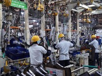 Penjualan Mobil di RI Lesu, Toyota Waspadai Efeknya ke Supplier