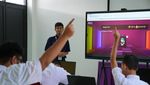 Potret Interactive Flat Planel Bantu Siswa Tunanetra Belajar di Kelas