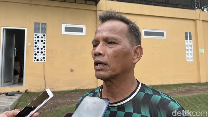 Pelatih PSS Sleman, Ansyari Lubis di Lapangan Pakembinangun, Sleman, Rabu (24/9/2025).