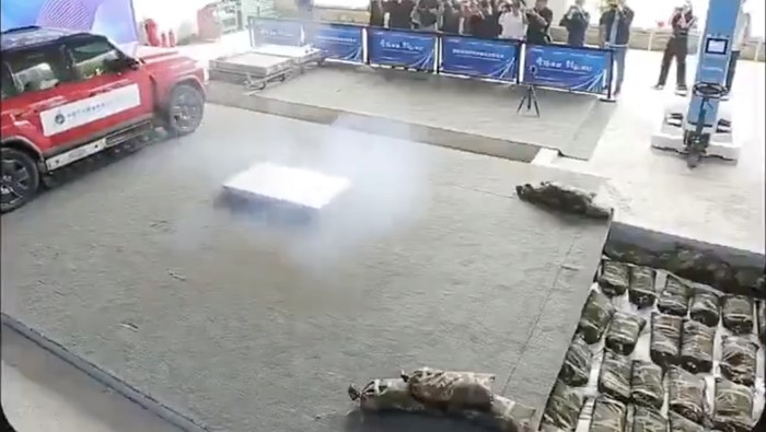 Pelontar baterai mobil listrik