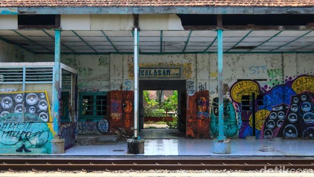 Kondisi Stasiun Kalasan di Sleman, Rabu (24/9/2025). Muncul wacana reaktivasi Stasiun Kalasan di media sosial untuk melihat animo masyarakat.