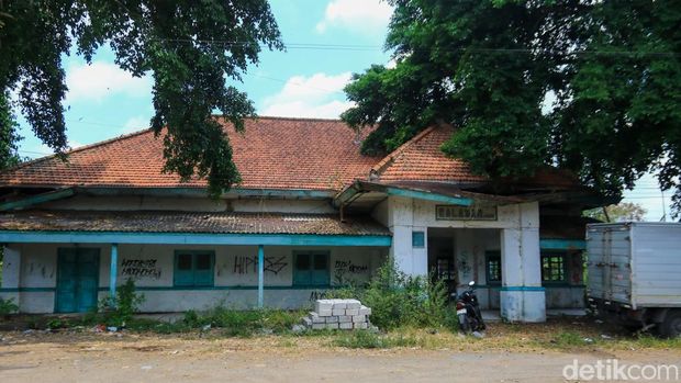 Kondisi Stasiun Kalasan di Sleman, Rabu (24/9/2025). Muncul wacana reaktivasi Stasiun Kalasan di media sosial untuk melihat animo masyarakat.
