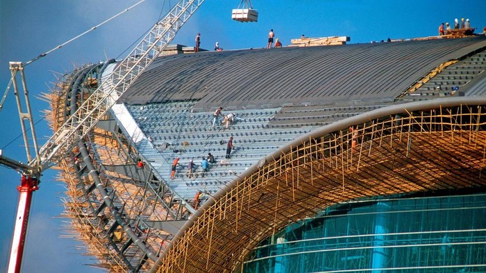 Penggunaan scaffolding bambu untuk pembangunan Hong Kongs Convention and Exhibition Center