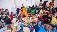 Selain itu, tersedia tempat penitipan anak bagi peserta aksi yang datang bersama keluarga. 