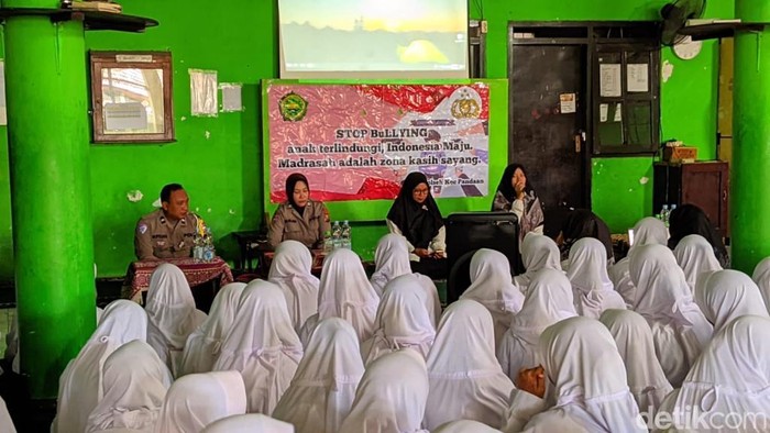 Polres Pasuruan beri edukasi santri