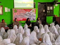 326 Santri di Pasuruan Dapat Edukasi Anti Bullying-Tertib Lalu Lintas
