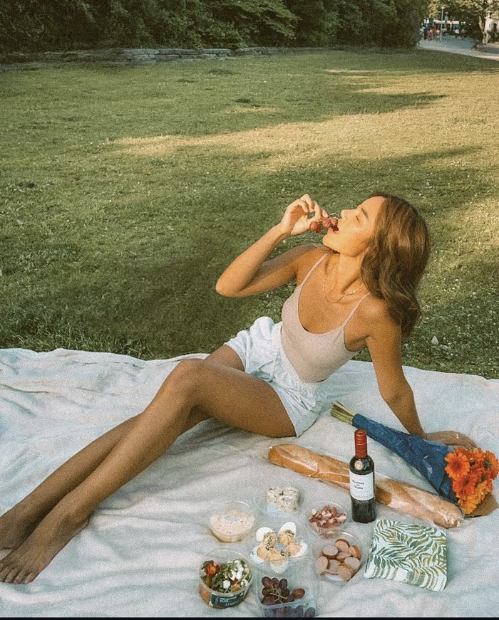 Potret Sanly Liu, 'Miss Universe Indonesia 2025' Saat Kulineran di Luar Negeri