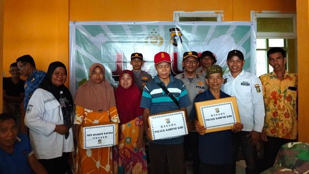 Program Jalur Polda Riau turun menyapa warga di Rimbang Baling, Kampar Kiri Hulu, Kampar, Minggu (21/9/2025).