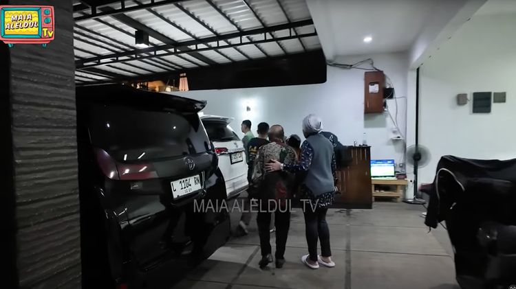 8 Foto Rumah Al Ghazali-Alyssa, Minimalis & Cozy Dilengkapi Kolam Renang