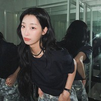 Setelah dikonfirmasi berpacaran, penggemar menyadari Lee Chae Min sering menyukai dan mengomentari foto Ryu Da In. Bahkan ketika menuai pujian dari kekasihnya, ia membalasnya dengan, “Aku cinta kamu, terima kasih.” Foto: dok. Instagram @rxudain