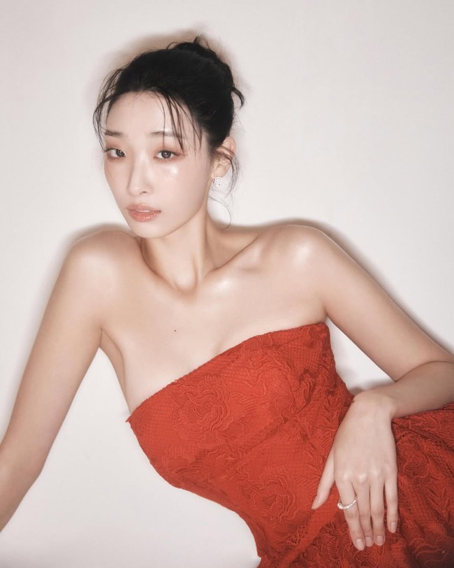 Sang aktor tertangkap memakai cincin couple mereka saat menghadiri after party drama Korea Bon Appetit Your Majesty. Ryu Da In bahkan dikabarkan itu meramaikan acara tersebut, berbaur dengan lawan main Lee Chae Min. Foto: dok. Instagram @rxudain