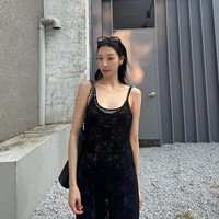 Tak banyak yang tahu pemain drama Korea Bon Appetit Your Majesty, Lee Chae Min punya pacar di dunia nyata. Ialah Ryu Da In, aktris yang telah dikencaninya selama setahun terakhir. Foto: dok. Instagram @rxudain