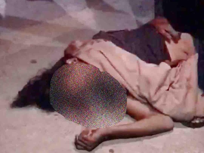 Salah satu pelaku penikaman saat diamuk massa di Jalan Bumi, Kelurahan Oesapa Selatan, Kecamatan Kelapa Lima, Kota Kupang, NTT, Selasa (23/9/2025) malam. (Istimewa)